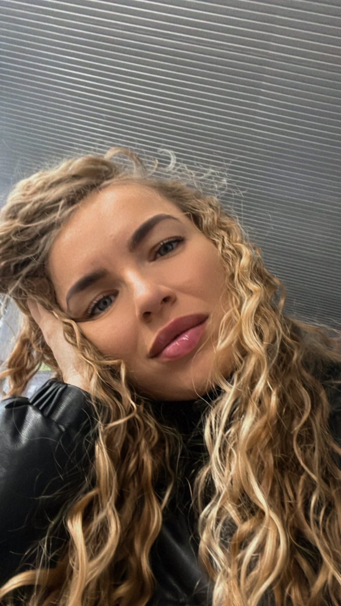 Nina💙 tweet media