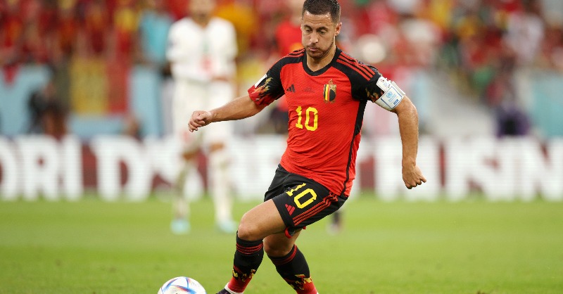 UEFA's tweet photo. Thank you, Eden 🖤💛❤️ @hazardeden10 https://t.co/6tkKHwGml4