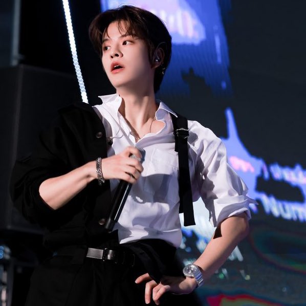 kmsnmn_minsung's tweet photo. 来週まで浮上できんのでこれだけ言わせて

恐ろしい現象なんだけど...普通の人は左の写真を見て「ｷｬｰえちえち🥺」となりますが、ステイの多くは右の写真を見て「うわえっっっろ(目ｷﾞﾝｷﾞﾝ)」になります...キムスンミン...罪深い男だ。 https://t.co/qQMwazGvGQ