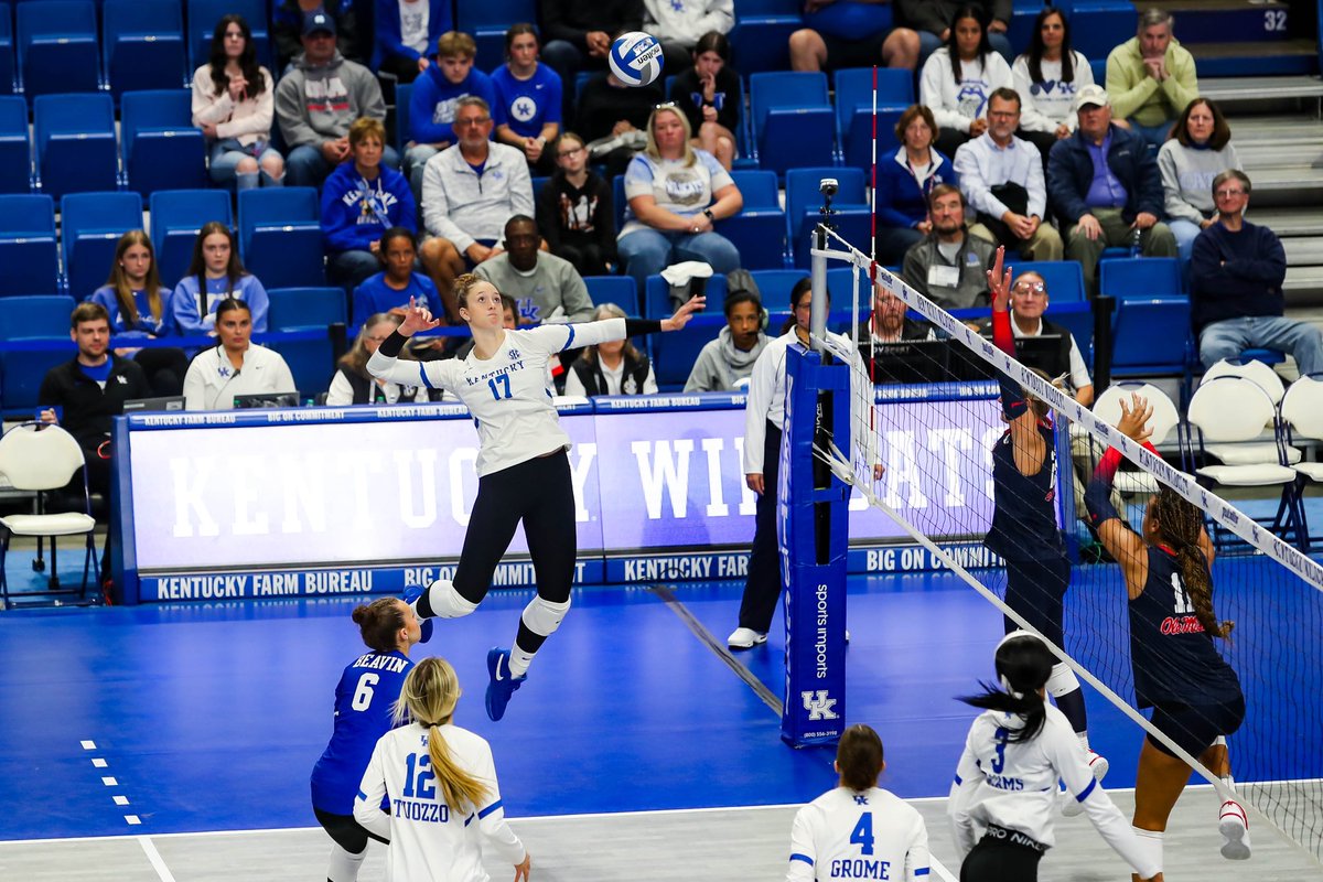 Alright, Cats fans. I teased it on the podcast last week but now it’s official- star freshman outside hitter @BrooklynDeleye of @KentuckyVB joins @leahedmond13 and I Thursday live at 8:00 on Point Kentucky! Drop your questions for one of Kentucky’s newest Wildcats down below! 👇🏻