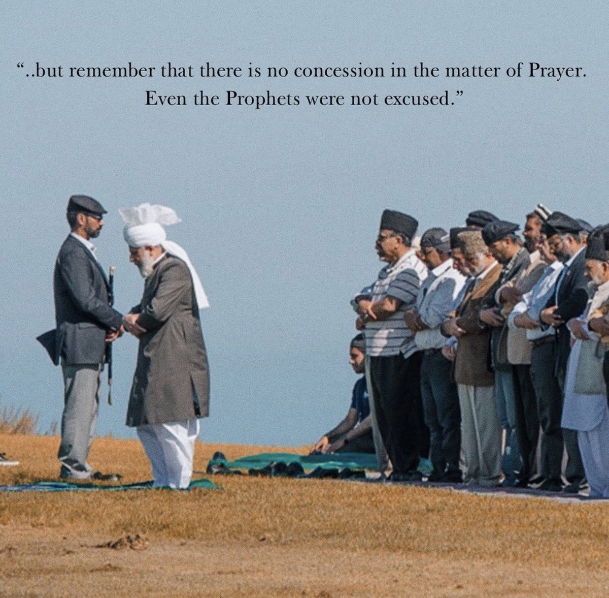 QueensMKA's tweet photo. Salat is the key to success, this is a fact and promised by Allah. Congregational salat fosters a sense of community and brotherhood. We worship Allah in the most humbling fashion together. Leave your homes, strive to the mosque and pray as 1 #TrueIslam #TrueCaliphate #Prayer https://t.co/7t4oqurDgz
