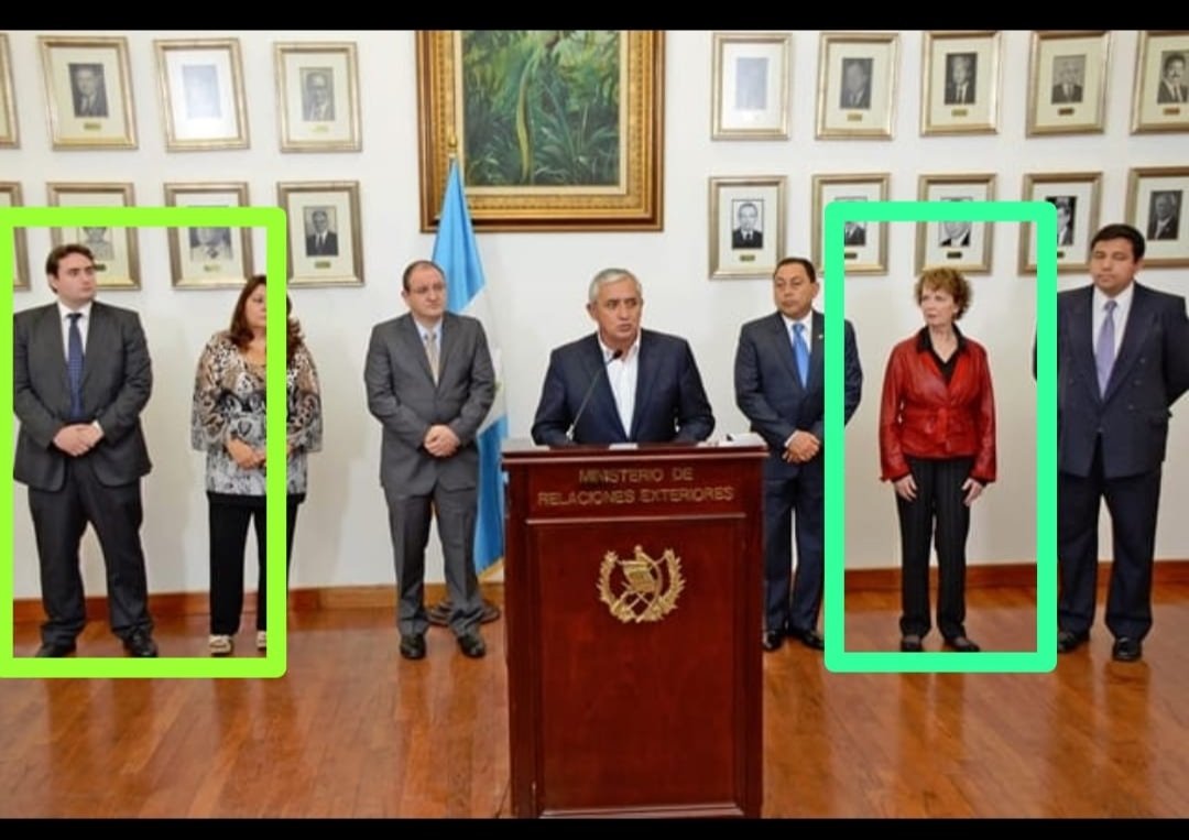La_ReVoluZzion's tweet photo. @DarwinHK _
Utaaa Compañere,
Así como Semilla debe demostrár qué no falsificó Afiliados, ni inscribió muertos,
—Vos demostrar que no LAVASTE DINERO en #FEDECOCAGUA.
Ahhh y saludame a Carmen Rosa de León Escribano, prófuga por lavar dinero de @USAIDGuate, caso #ASODEFIR.
@DHSgov https://t.co/q8jYgOm87B