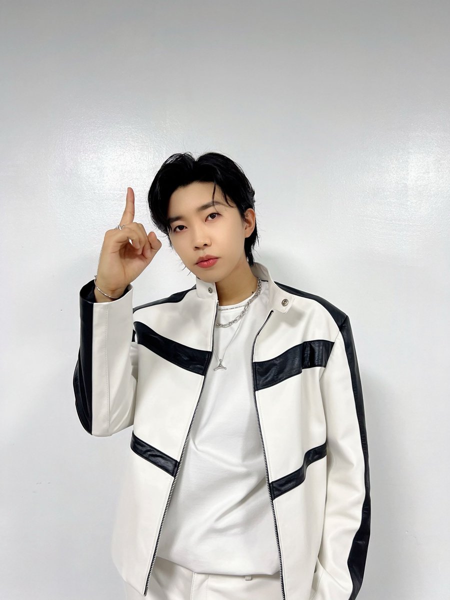 limyoungwoong's tweet photo. [2023 더팩트 뮤직 어워즈] 

아티스트 임영웅의
최다 득표상 - 솔로 부문🏆
팬앤스타 초이스상 - 솔로 부문🏆
최고 애즈닷상(최애상)🏆
올해의 아티스트🏆
베스트 뮤직 겨울🏆 

5관왕 수상을 축하합니다 

#임영웅 #limyoungwoong
#임영웅_Do_or_Die #임영웅모래알갱이
#임영웅더팩트뮤직어워즈5관왕 https://t.co/VYYiqmhXP9