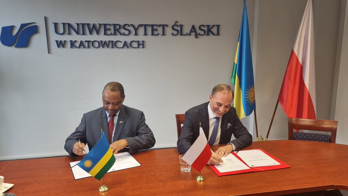 RwandaInPoland's tweet photo. Today, @RwandaInPoland &amp; @USinkatowice signned Cooperation MoU. This will see increased promotion of #Rwanda In #Silesia University as well as spur their connection with academic institutions In #Rwanda. @RwandaMFA @PolandMFA @Rwanda_Edu @ashyaka @TPietrzykowski https://t.co/OxeIboh9v6