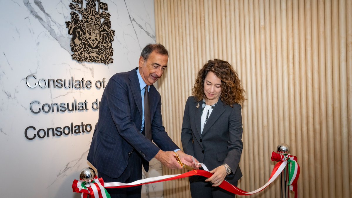 CanadainItalia's tweet photo. Con il #TagliodelNastro inauguriamo ufficialmente i nuovi uffici del Consolato del Canada a #Milano, fulcro economico e industriale.
Siamo entusiasti di poter essere ancora più vicini ai #CitCan e alle loro necessità🫱🏻‍🫲🏼

🇨🇦 &amp; 🇮🇹: orgogliosi #partner, #amici, #alleati dal 1947! https://t.co/vQYmOK2rs9
