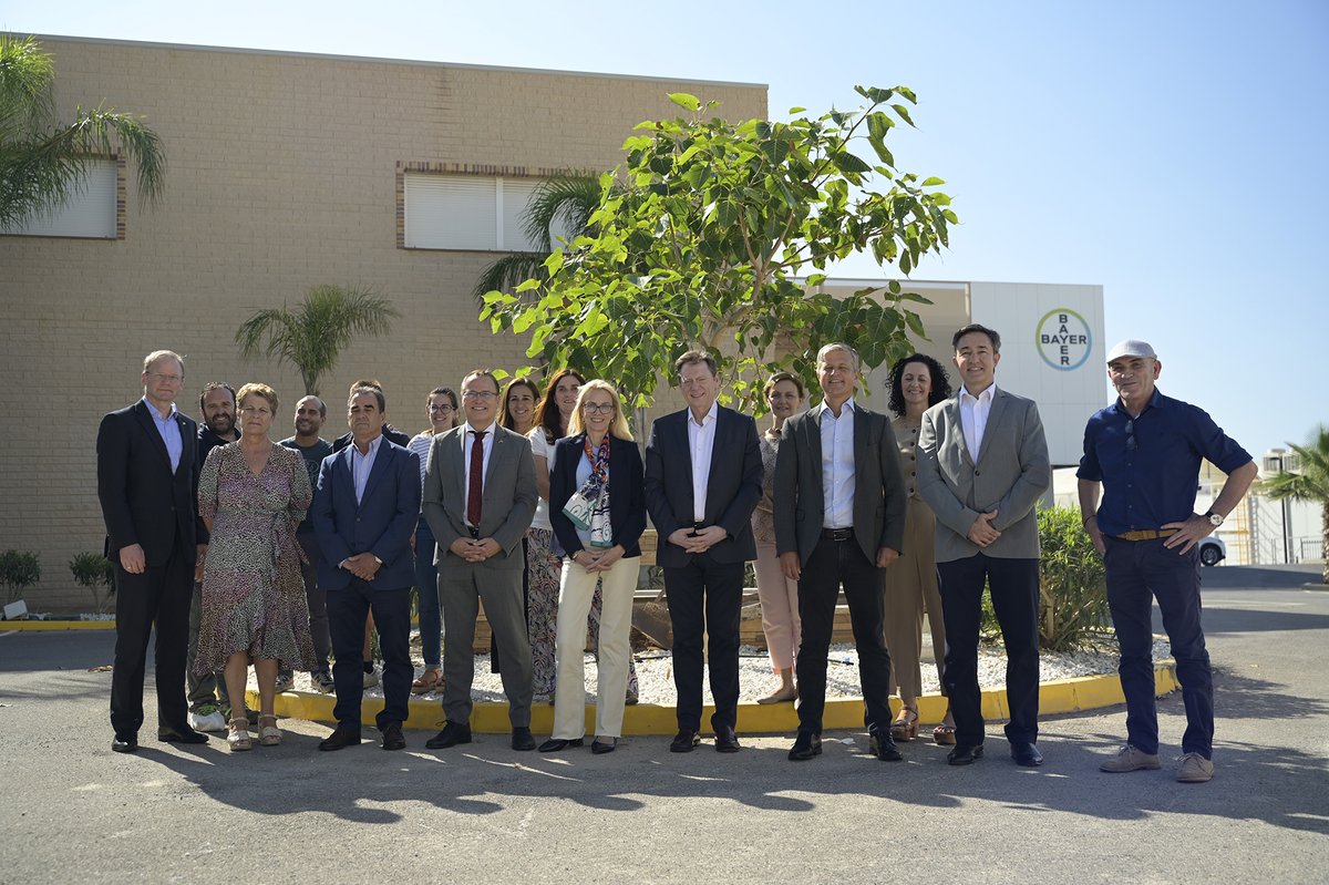 🇩🇪🇪🇸 Nuestro centro de I+D en San Nicolás ha acogido hoy la visita de María Margarete, Embajadora de Alemania, junto a otros altos cargos.

🗣️ "Estoy impresionada por la inversión de Bayer en I+D en España para apoyar una agricultura regenerativa y sostenible" - <a href="/AlemaniaDiplo/">Embajadora de Alemania en Madrid</a>