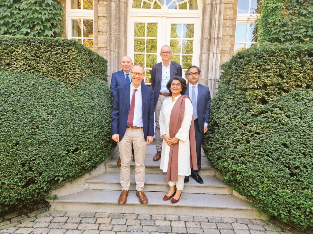 EmbassyPakBel's tweet photo. Amb.@amnabaloch4 had a productive meeting with Mr. Luc Tack,CEO Picanol Group. Range of issues from trade, invstment &amp; capacity building were discussed to expand and deepen future engagements. Picanol remains an important partner, bringing state of art tech to 🇵🇰
@ForeignOfficePk https://t.co/rUL27lOn2N