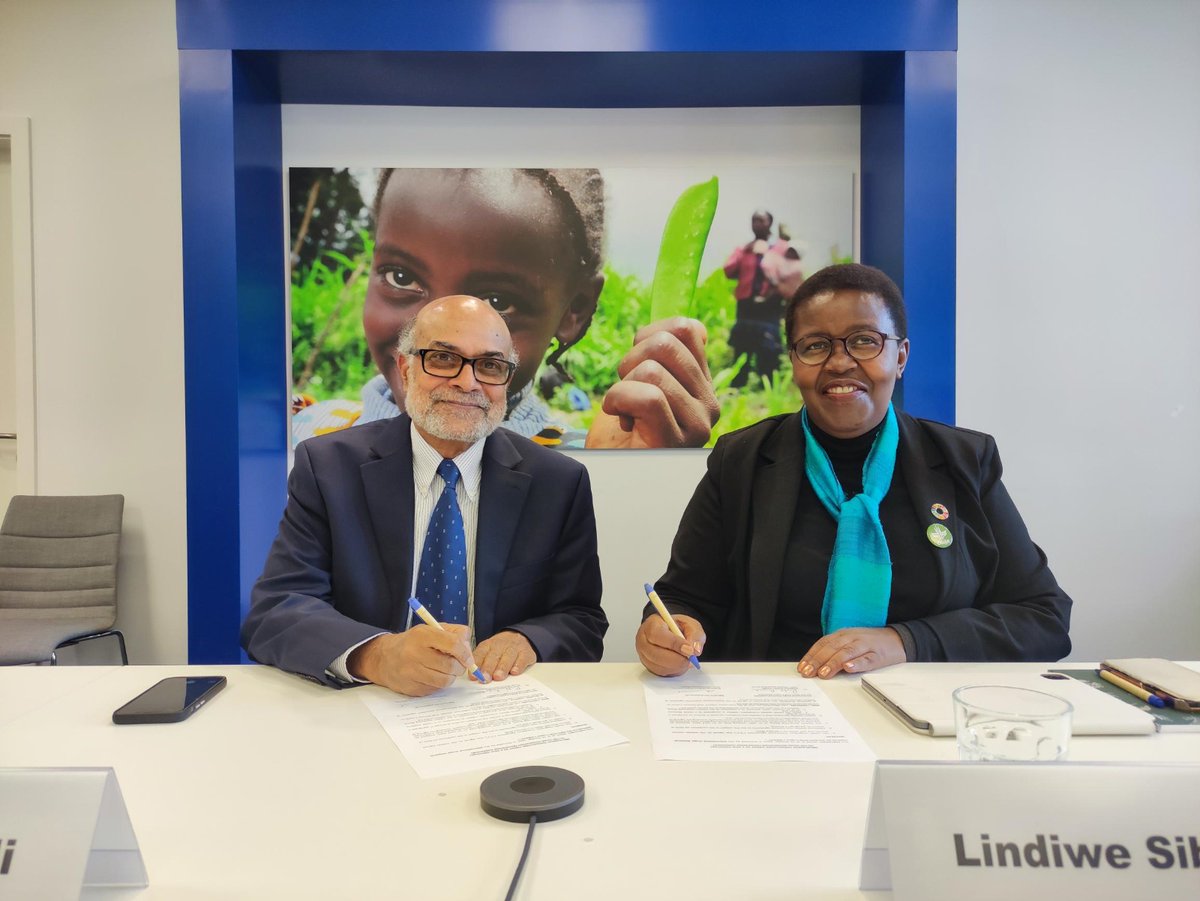Exciting News! Today, we solidified #ICRISAT's entry into the CGIAR integrated partnership! Witnessed by @CGIAR Systems Board Chair @lmsibanda, ICRISAT Board Chair @prabhupingali inked the #CGIAR Integration Framework Agreement, amplifying our joint impact. #OneCGIAR…