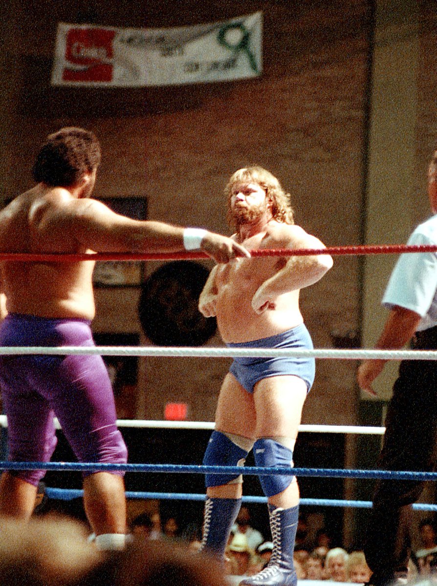 RealHacksawJim's tweet photo. King Hacksaw vs King Haku!
Great fan photos from a #WWE house show in 1989!
#HOOOOOO! #AEW #WrestlingTwitter https://t.co/pcJCsnYtY0