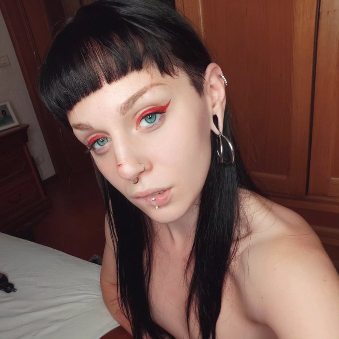 Tired but still pretty 🔥 Follow my free telegram: https://t.co/JyZdTpr3k5 Tonight I'm ONLINE on @MondoCamGirls