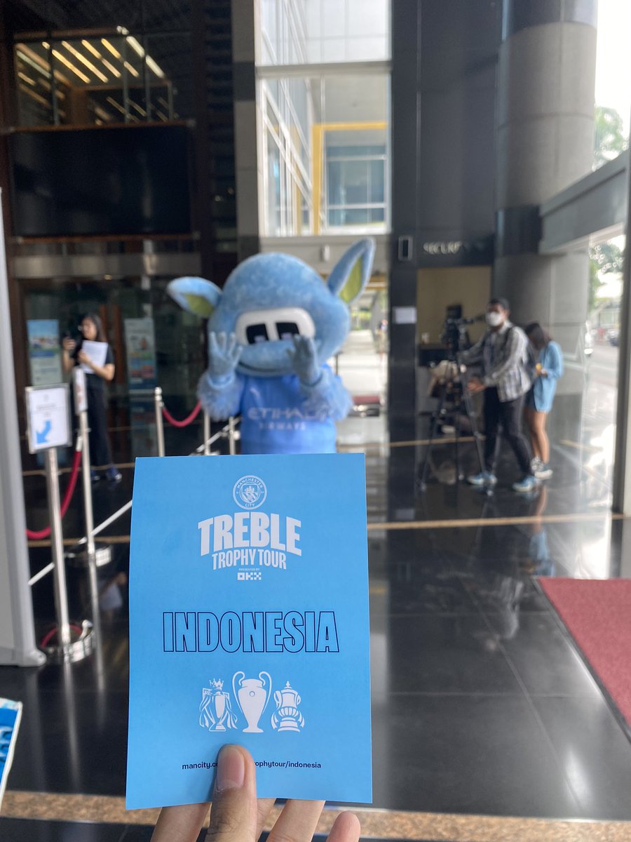 holakevv's tweet photo. @ManCity So proud to be a cityzens, to borrow Gvardiol's words, my heart beats blue!💙 #trebletrophytour #ManchesterCity https://t.co/xn25o9v99E