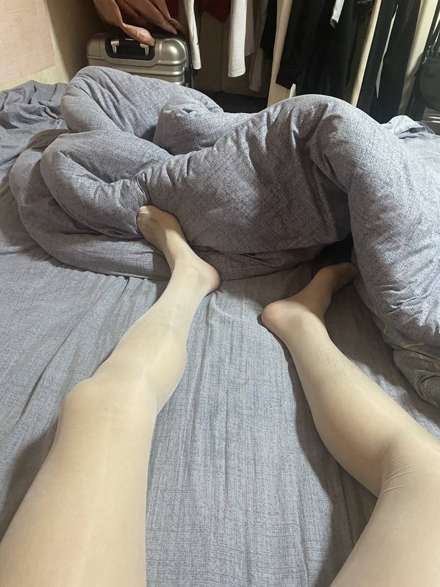 听话，抱着我睡觉。
#连体丝  #白丝