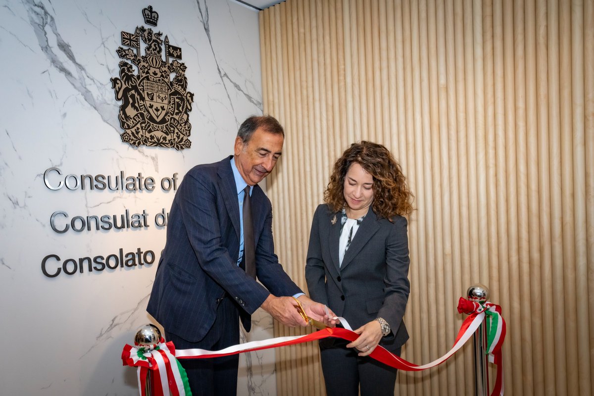 CanadaenItalie's tweet photo. En #coupantleruban, nous inaugurons les nouveaux bureaux du Consulat du Canada à Milan, un centre   économique et industriel.
Nous sommes ravis d'être encore plus proches des #CitCans et de leurs besoins 🫱🏻‍🫲🏼

🇨🇦 &amp; 🇮🇹 : fiers #partenaires,   #amis, #alliés depuis 1947 https://t.co/glrVpQktTy