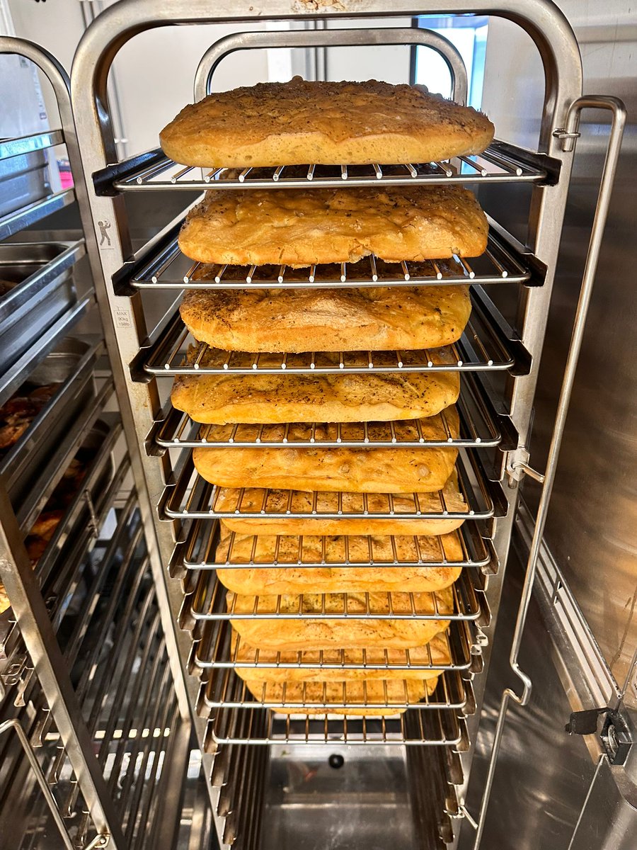 ChefsinSchools's tweet photo. Fresh Focaccia for the kids, don't know about you, but freshly baked focaccia was  not on the menu  when we were at school.
It can seem like a small thing, but it's part of a much broader picture that shows that school food is more than just a meal.

#baking #fresh #schoolfood https://t.co/14QsfqKrXs