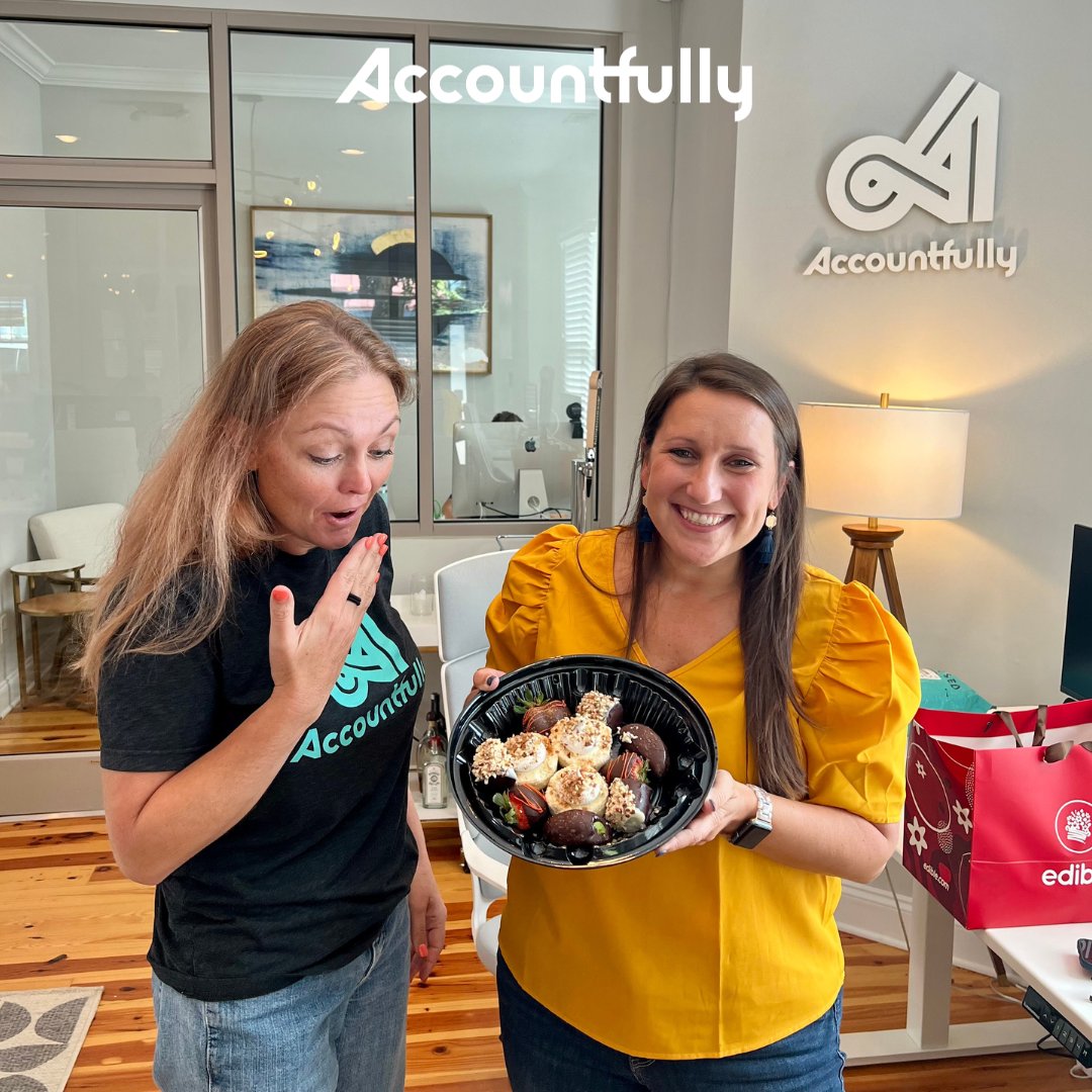 After a busy month, Katy got the sweetest surprise from remote team member Rachel! We appreciate all that you do 🍓
.
.
.
.
#accountfully #outsourcedaccounting #teamwork #aboveandbeyond #teamplayer #dreamteam #thankyou #appreciation #gratitude #ediblearrangements #weloveourteam
