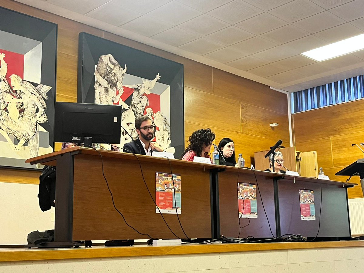 erreuvedos's tweet photo. Qué sensación la de volver a las aulas! 
El #Cifex de la @UniversidadeUSC nos permitió unir las visiones de @Prismaciencia @InvestiGal @campusdomedo y @AmitGalicia para abordar la Inclusividad en la Uni 🏳️‍🌈♀️

 Aportamos 3  claves para hacer las universidades más inclusivas:
🧵 https://t.co/mN9KkjRyB3