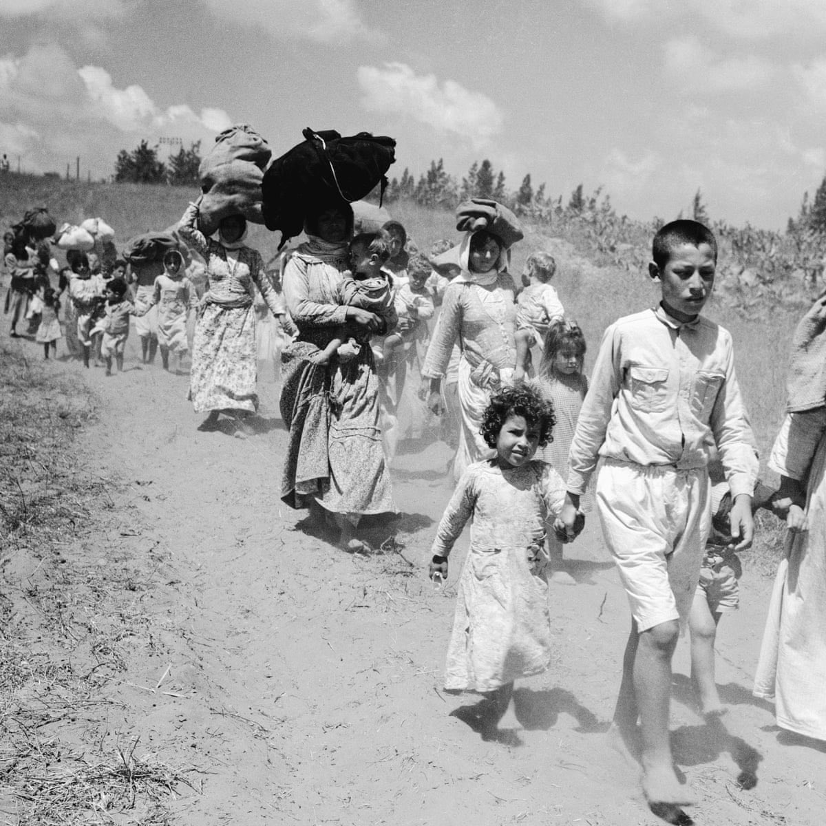 FbUtshab's tweet photo. Jewish Refugees 1947
Can you see the Jewish Sign Banner ? "𝗧𝗵𝗲 𝗚𝗲𝗿𝗺𝗮𝗻𝘀 𝗗𝗲𝘀𝘁𝗿𝗼𝘆𝗲𝗱 𝗼𝘂𝗿 𝗙𝗮𝗺𝗶𝗹𝗶𝗲𝘀. 𝗣𝗹𝗲𝗮𝘀𝗲 𝗱𝗼𝗻'𝘁 𝘆𝗼𝘂 𝗗𝗲𝘀𝘁𝗿𝗼𝘆 𝗼𝘂𝗿 𝗛𝗼𝗽𝗲𝘀"
Palestine embraced Jewish Refugees with open arms &amp; Israel thanked  Palestine with Genocide https://t.co/mLjo8TwEin