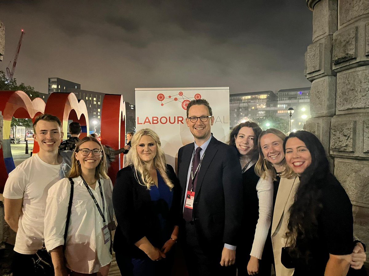 Wonderful to raise a glass with the Labour Digital team last night! The perfect chance for our outgoing chair @darrenpjones to hand the baton our fantastic new parliamentary chair @AlexDaviesJones. Watch out for lots of exciting things to come as we gear up for 2024!