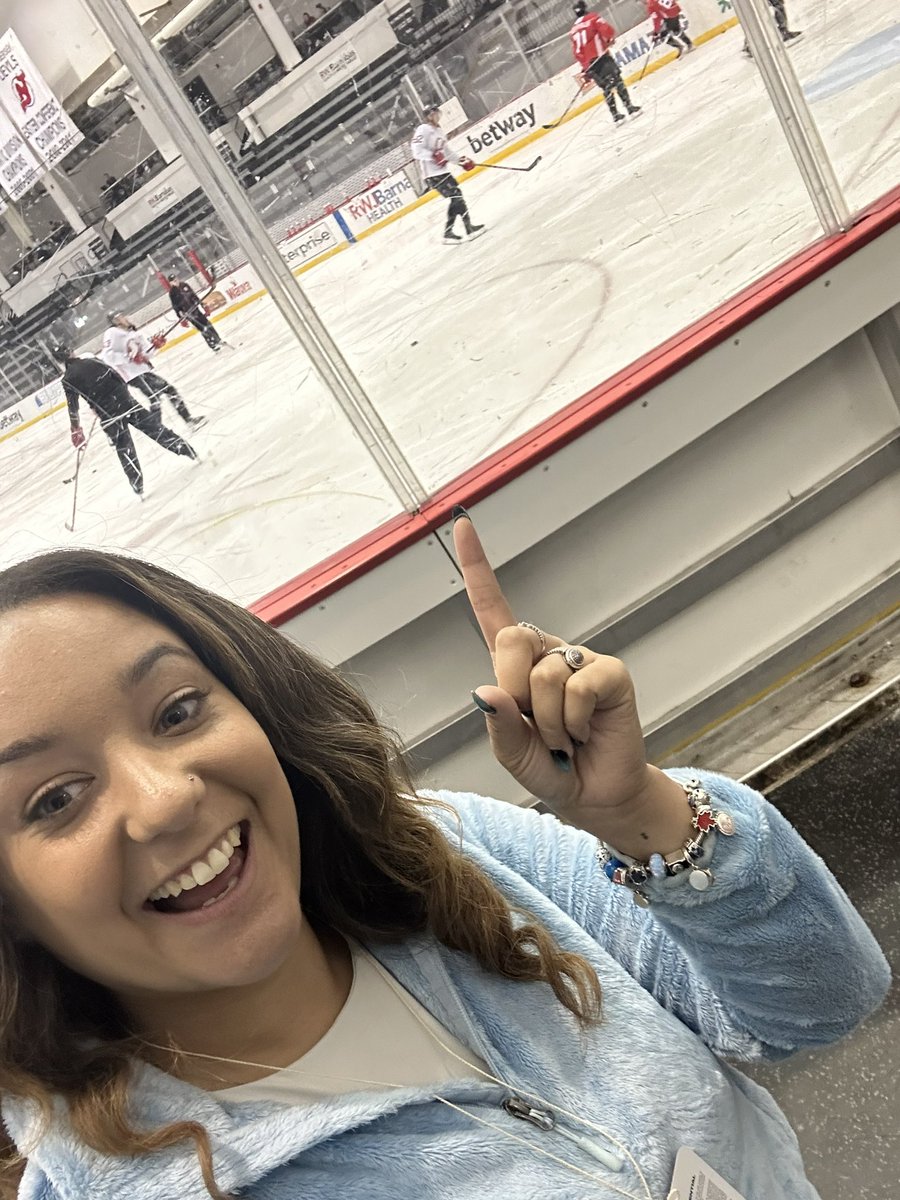 reporterrina's tweet photo. Do I have what it takes to be a #NewJerseyDevil? Find out later tonight only on @News12NJ @NJDevils https://t.co/mt8uQhisNt