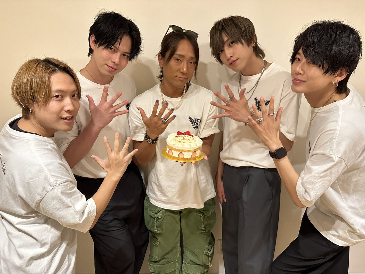 A_G_E_official's tweet image. 🔥ライブ終了後動画 vol.223🔥

「full course」リリース記念イベント
ありがとうございました🥳

みなさんの応援のお陰で
オリコン5位を獲得することができました🏆

10/20には「full course」
デジタルリリースも決定🎶

お楽しみに🌟

#AGE #オルジェネ 
#fullcourse #アゲフルコ