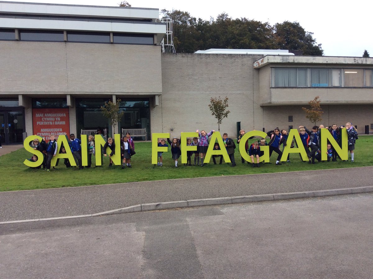 26brynd's tweet photo. Dosbarth Tri had a fantastic trip to St Fagan’s today learning all about life as a Celt in Wales. Diolch @StFagans_Museum @brynderiprimary @BrynDeriPTA https://t.co/qeyq0NDwwe