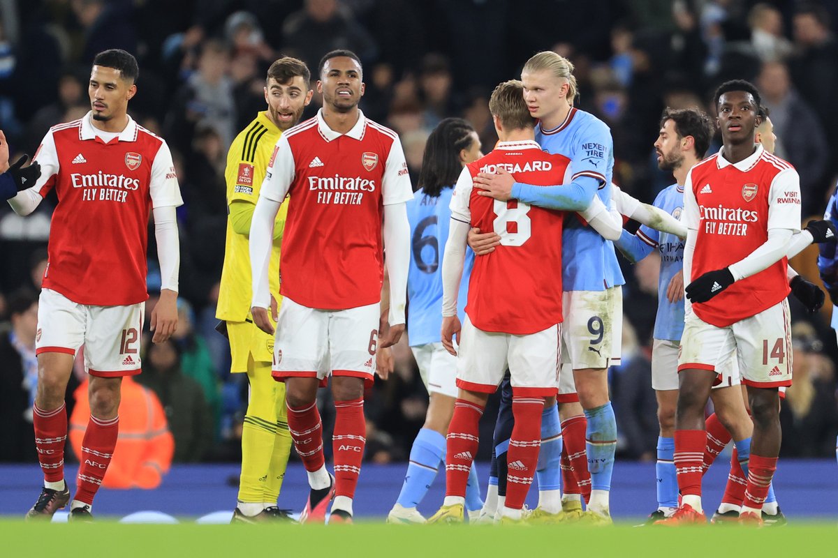 realfootballpod's tweet photo. The #RealFootballCast is LIVE! 

As we reach the break, @dantracey1983 @Kgwill_1977 and @sqstudios chat:

#Arsenal Slay The Dragon
#AFCB Turning Sour
#THFC Turning Heads
#MUFC Subs 

And lots more below: 

https://t.co/uOEVXQbUVq https://t.co/pouMI1QAKe