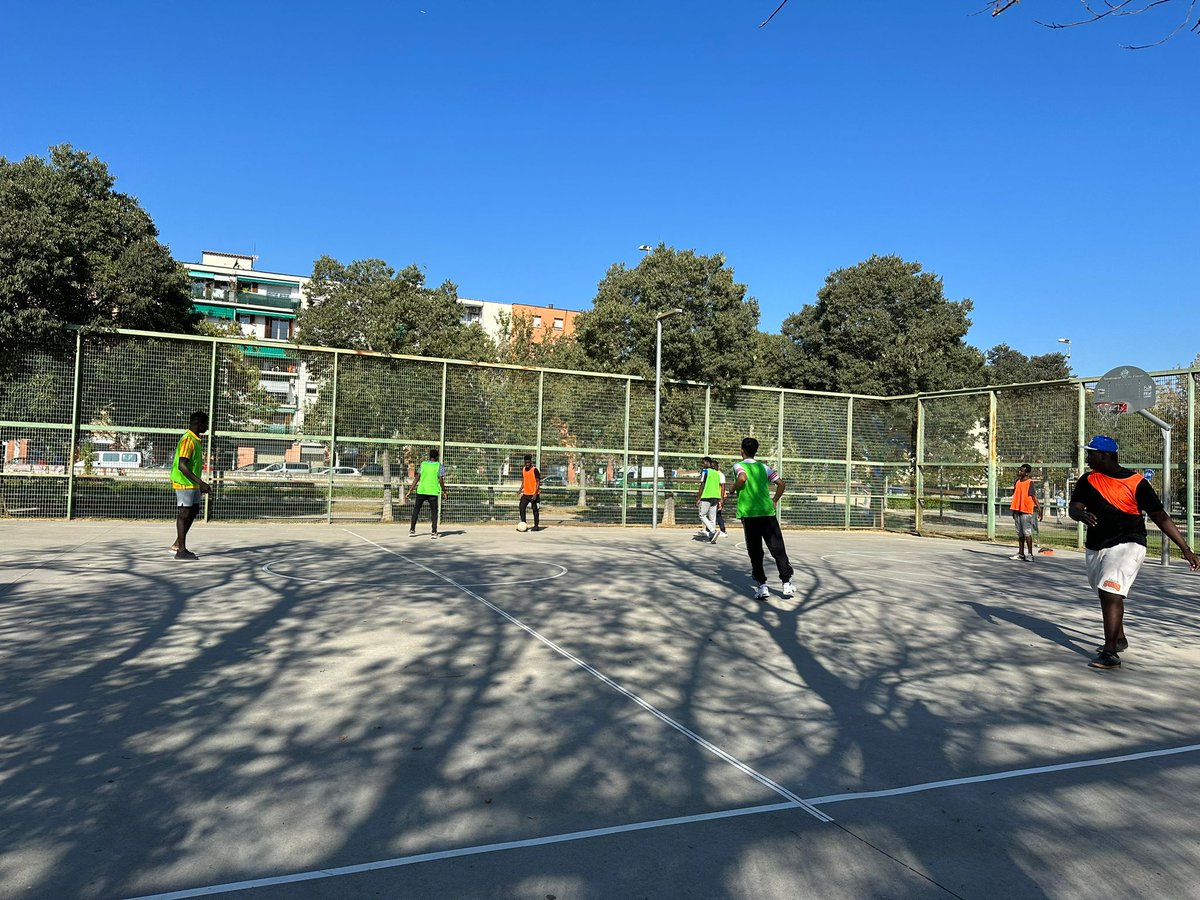 El Projecte T'Acompanyo ha començat! 🤗 i amb ell, el moviment, l'activitat i l'esport! 💪🤪 aquest matí tocava partit de futbol ⚽️i després piscina!🐳