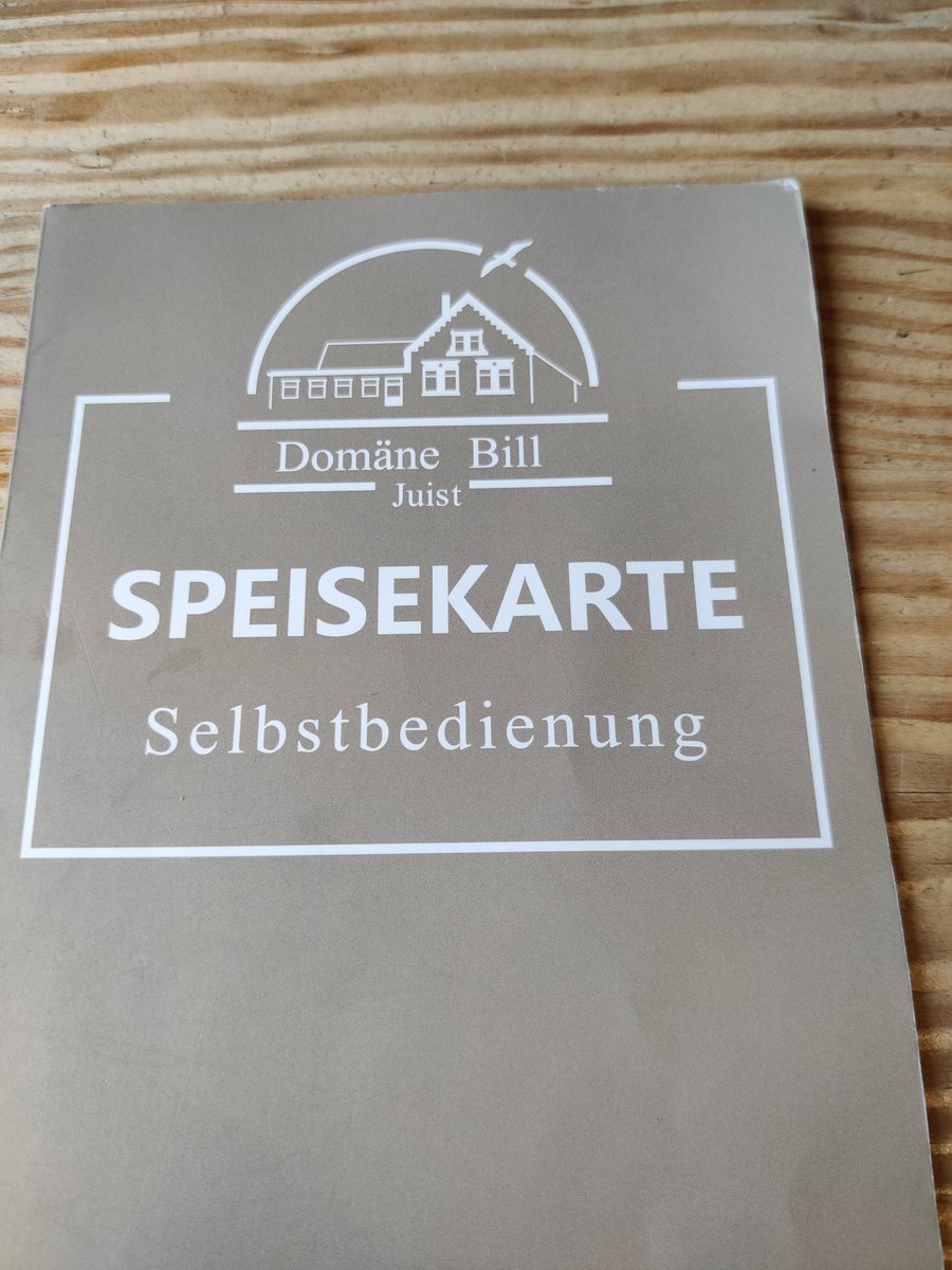 siggivoelkl's tweet photo. #Bindannmalweg
#Juist
Erst 6 km laufen, dann 1 Stunde anstehen für den besten Stuten des Nordens.
Ausdauer ist gefragt! https://t.co/A9KkoOBGaE