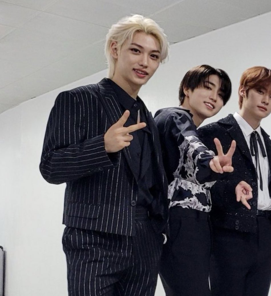 skyisclair's tweet photo. felix anjritttt beneran look kayak gini ganteng banget jantan banget plis terima cinta dan kasihku meski aku baru bisa patungan kpr https://t.co/pCIoGzqKbH