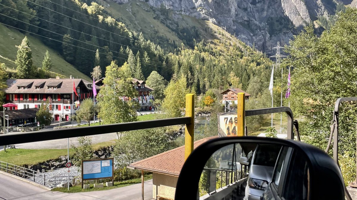 AndreasWiede's tweet photo. Travelling through a railway tunnel by car? #Switzerland🇨🇭has it. The #BLS for instance operates car carrying trains through the #Lötschberg from #Goppenstein to #Kandersteg. Just grab a coffee (before driving on the train that is, since there is no on-board catering) and relax! https://t.co/YryCgPHGNC