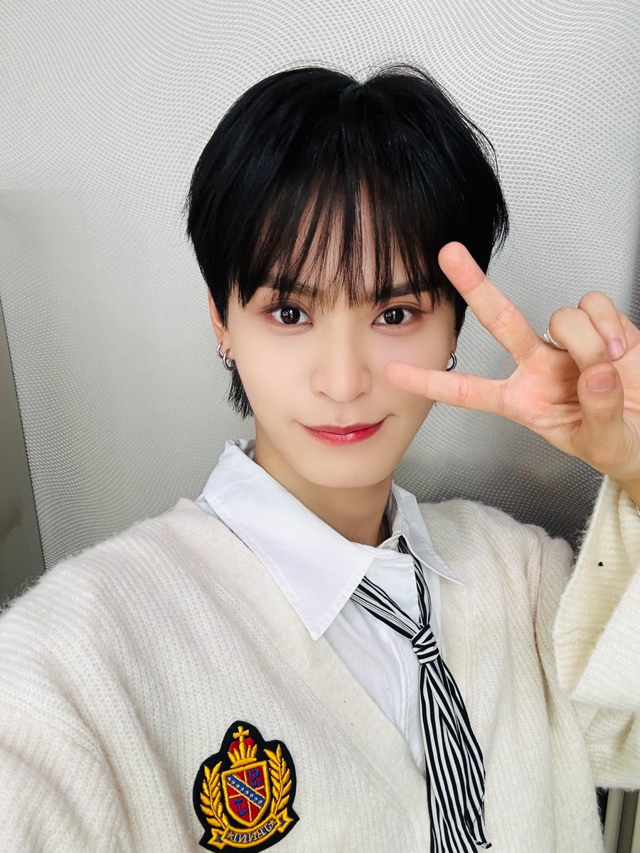 TPST_twt's tweet photo. [#태래] 검정 태래로 돌아왔다아😗
태래 꿈 꾸면서 잘자용!❤️ https://t.co/Nnu51lwxVF