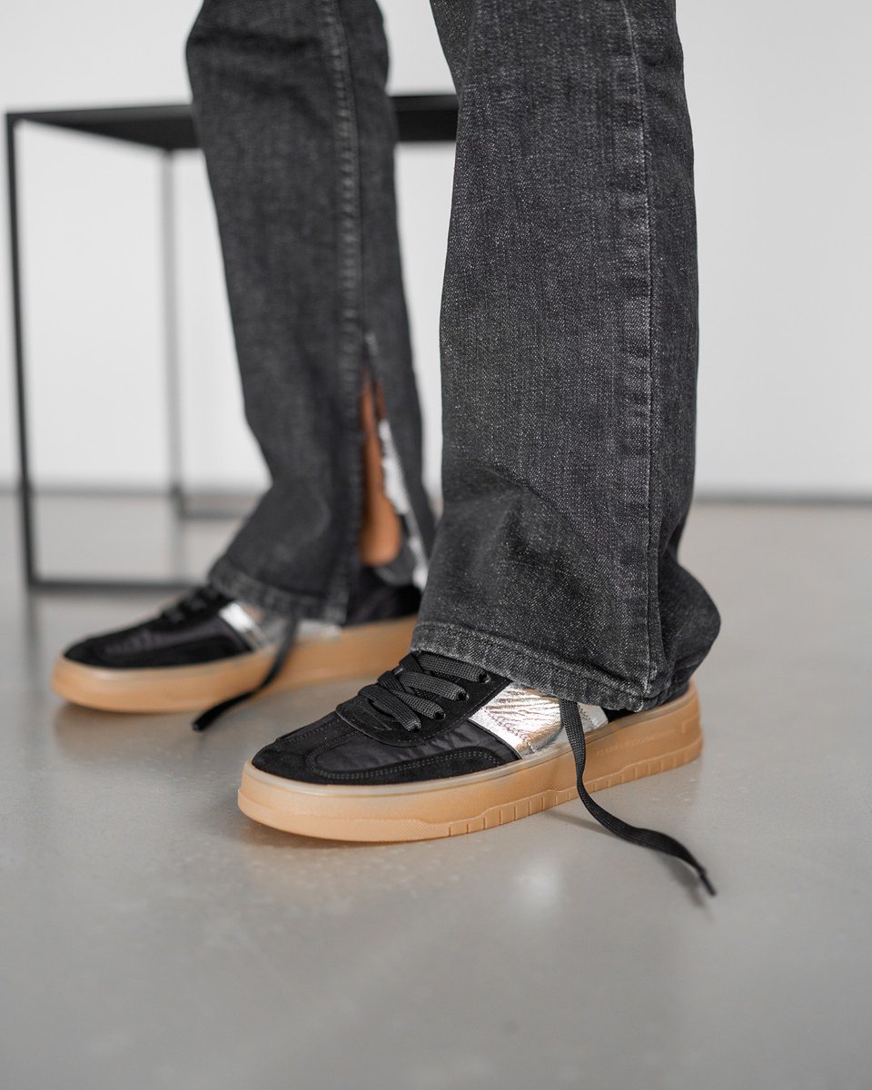 KennelSchmenger's tweet photo. our flash collection sneakers are ready for you. first one: DRIFT black and silver.
more flash inspiration coming in the next days. stay tuned.
#kennelundschmenger #wecare #sustainable #flashcollection #new #outnow #blacksilver #handmade https://t.co/v7s2RvOpTR
