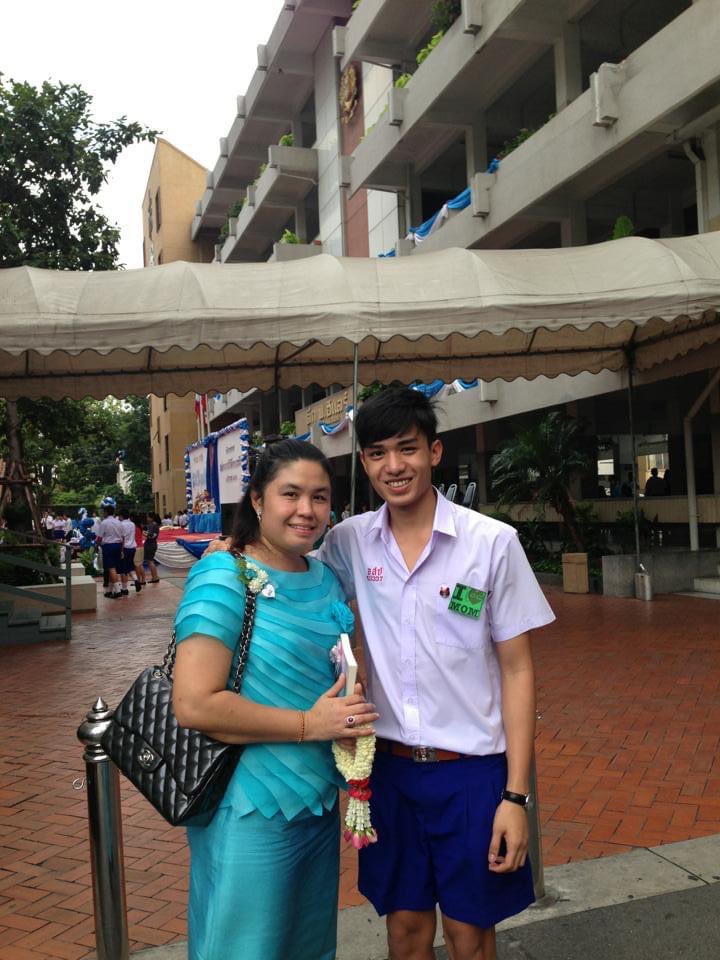 netsiraphop's tweet photo. Happy birthday kub mom 🎂 #netsiraphop https://t.co/ebELVwzOu2