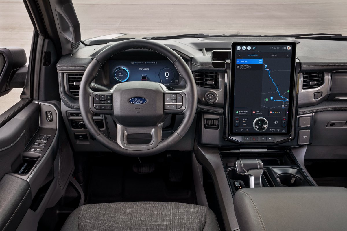 GaudinFord's tweet image. #F150LightningFlash Tech Highlights:
🔹 15.5&quot; Touchscreen with Swipe
🔹 B&amp;amp;O HD Sound - 8 speakers + subwoofer
🔹 Keyless Entry &amp;amp; Push Start
🔹 Wireless Charging
🔹 Power Tailgate + Work Surface
🔹 Energy-optimizing Heat Pump
🔹 Advanced Tow Tech Package

#Ford #EVTechnology