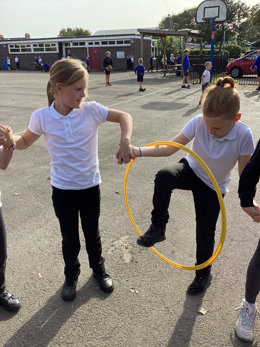 Our children loved this hoop game at lunch time, lead by our year 5 play leaders ☺️