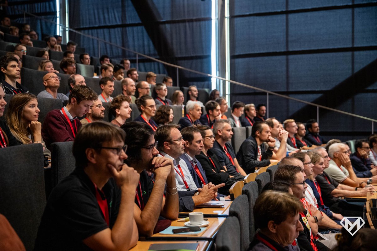 datamindsbe's tweet photo. Greetings from Data HQ! 📍👋 The #Lamot Center is bursting with the energy of our data heroes &amp; fans. Huge thanks to our heroes, fans and partners for joining this data adventure  🙌🚀. Stay tuned for our #aftermovie! 🎥. #dataMindsConnect #DataHeroes 🦸‍♂️🔥 https://t.co/m6LSTNYQTG