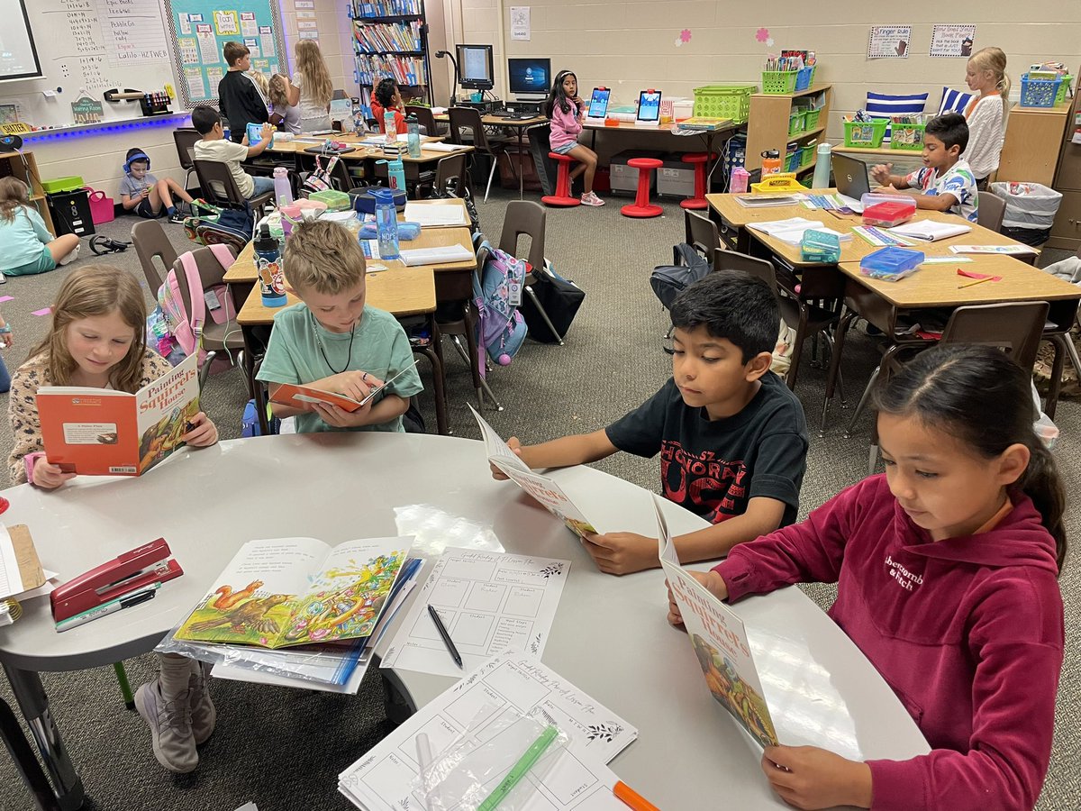 Reading groups are going great! ❤️ #GrowingGreatness <a href="/HumbleISD_HHE/">Hidden Hollow Elementary</a>