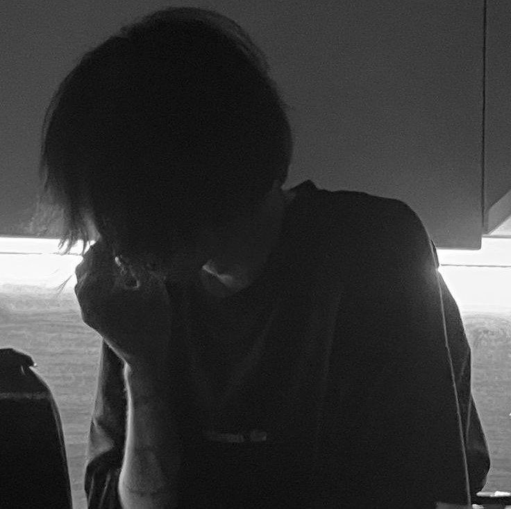 yyoounii's tweet photo. - أعلمُ أن الألم سيمضي، ولكنهُ ثقيل.
I know pain will pass, but it's heavy.
#اقتباسات #خواطر #عتاب https://t.co/HWWQXQKh4v