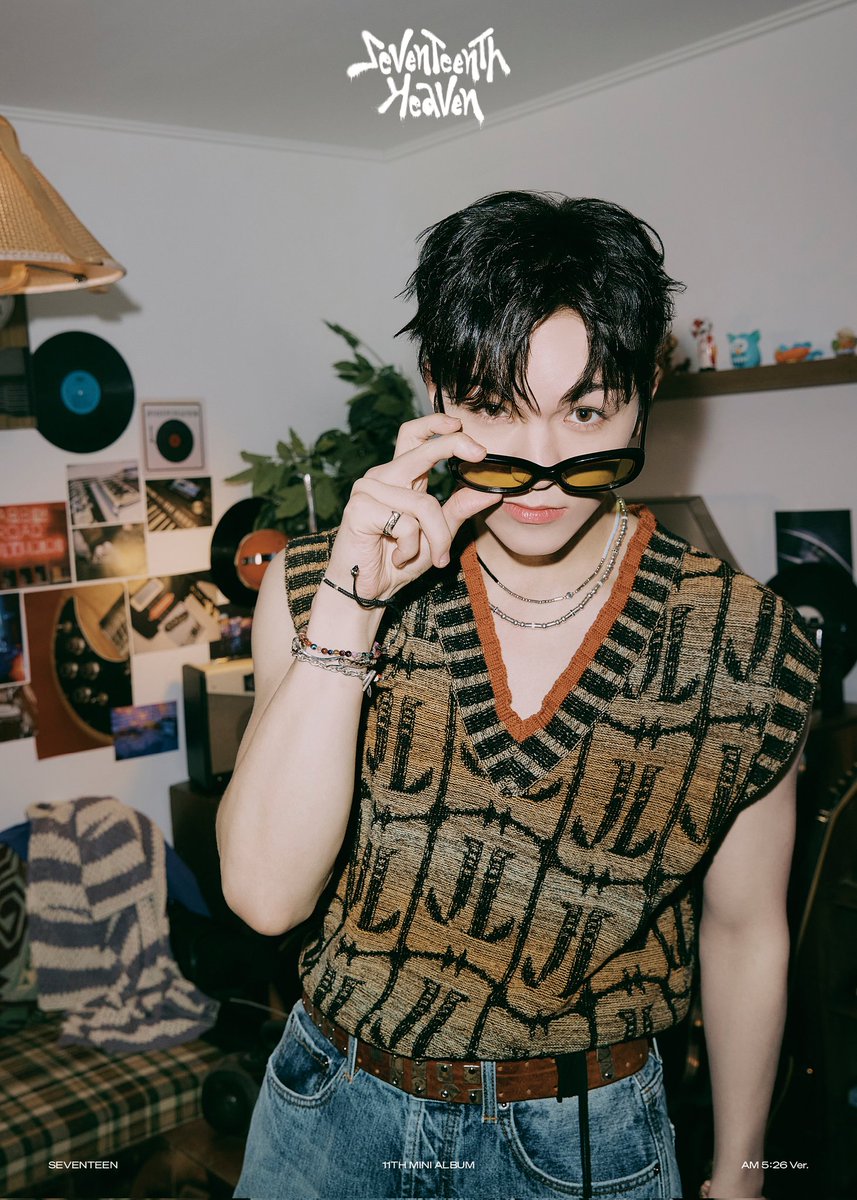vernonlovebot's tweet photo. he owns this pose that's right https://t.co/M57tFesfSo