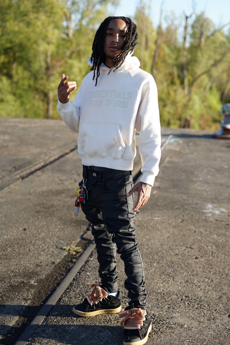 backendyungin_'s tweet photo. Got fresh for my sack day just to go throw craps in the hood🦅✌🏽 https://t.co/m6ePF9J28r
