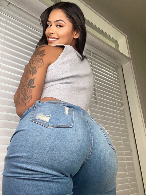 In my jeans ❤️ https://t.co/Md3KkChvDW