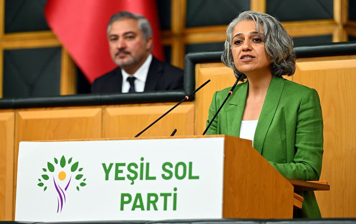 LogHaber's tweet photo. Yeşil Sol Parti Eş Sözcüsü Çiğdem Kılıçgün Uçar:

“Filistin halkının yıllardır sürdürmüş olduğu eşit, özgür yaşam mücadelesini ve direnişini sonuna kadar destekliyoruz.

Filistin halkının direnişi meşrudur. Bugün ortaya çıkan savaşın kendisi İsrail devletinin yürüttüğü savaş ve işgal politikalarından bağımsız değildir.”