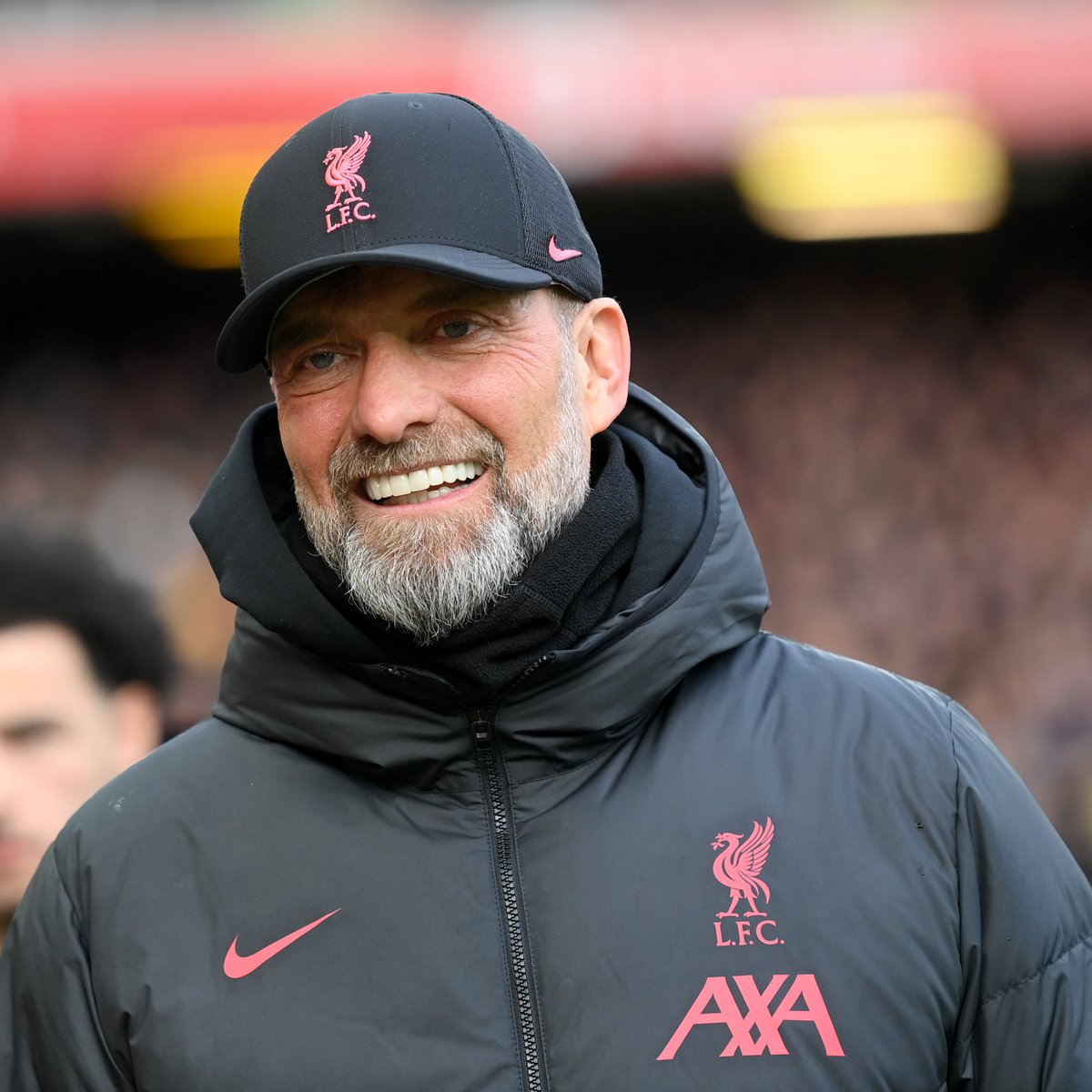 VSportsTM's tweet image. &quot;A veces me preguntan por qué sonrío siempre, incluso tras perder. Cuando nació mi hijo, entendí que el fútbol no es vida o muerte. No salvamos vidas. No debe propagar miseria u odio. El fútbol debe ser inspiración y alegría, especialmente para los niños&quot;.

✍️Jürgen Klopp.