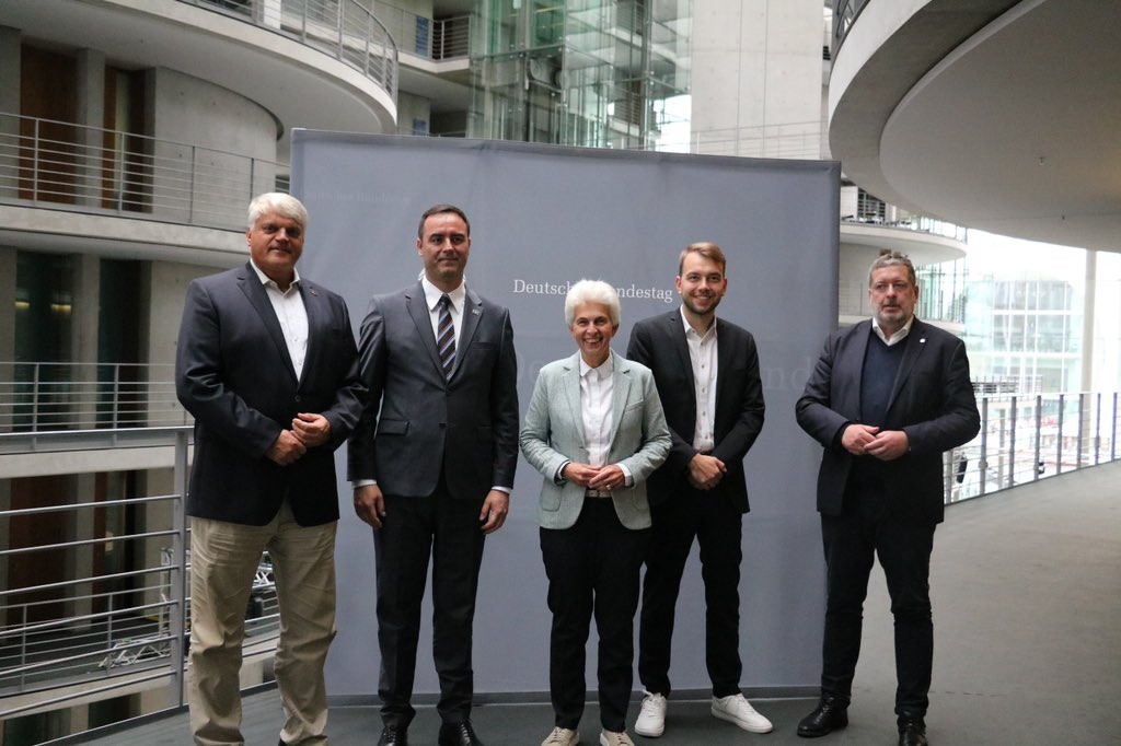 Glauk Konjufca (@konjufcaglauk) on Twitter photo Good opportunity to meet w/ the Chairwoman <a href="/MAStrackZi/">Marie-Agnes Strack-Zimmermann</a> and members of <a href="/Bundestag/">Deutscher Bundestag</a>’s Defense Committee to discuss the latest security challenges in Kosova following Serbia's terrorist attack in the northern 🇽🇰 and our joint commitment to ensure peace & security in the region. 🇽🇰🇩🇪 Good opportunity to meet w/ the Chairwoman <a href="/MAStrackZi/">Marie-Agnes Strack-Zimmermann</a> and members of <a href="/Bundestag/">Deutscher Bundestag</a>’s Defense Committee to discuss the latest security challenges in Kosova following Serbia's terrorist attack in the northern 🇽🇰 and our joint commitment to ensure peace & security in the region. 🇽🇰🇩🇪