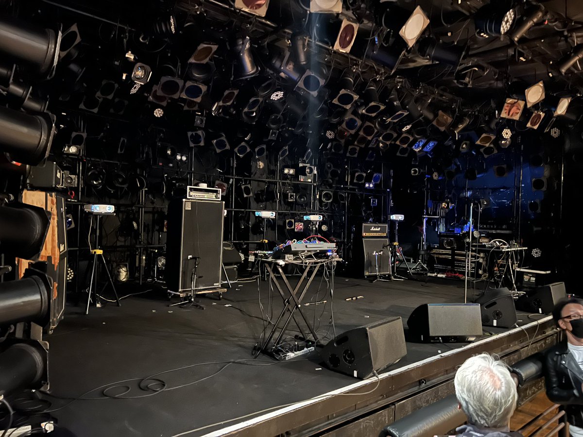 BrianEnoue's tweet image. 三者三様、全く違うスタイルで、でも確実に繋がってるような、なんか不思議な組み合わせ。しかもワールドクラス。
とても濃密な、かつ鼓膜に優しくない、素晴らしい音でした！凄かったぁ！
#ENDON #JimORourke #EikoIshibashi #DMBQ