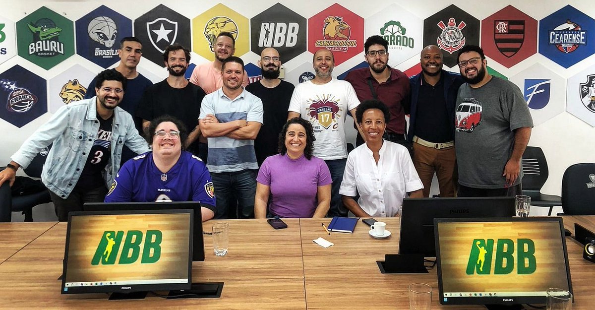 gilarruda_'s tweet photo. Vem aí a nova temporada do #NBBCaixa
Além de narrar pela quarta edição consecutiva na nossa @tvcultura terei a honra de estar como host em jogos nas plataformas oficiais do @NBB ao lado desses craques aqui!
Agradeço demais a confiança e vamos juntos! #NarrandoSempre #SHZM⚡️ https://t.co/goFGBnOdso