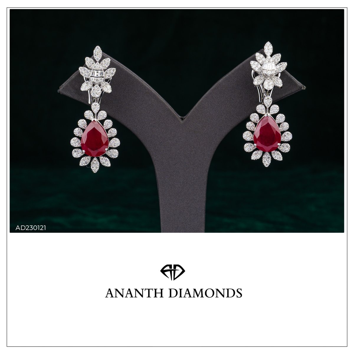 Elevate your everyday style with a touch of diamond luxury.
.
.
Video Call Shopping Available! +91-9114112233 - Shopping made easier with Ananth Diamonds.
.
#diamondropearrings #earrings #diamondearrings #traditionalearrings #jewllerydesigns #bridaljewellery  #happyclients