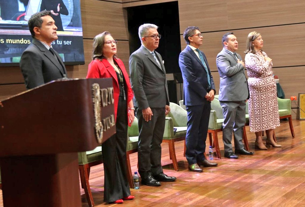 UPTCoficial's tweet image. 🪙 #UPTC70Años | El Gobernador, @RamiroBarraganA, celebra un día de alegría por nuestra universidad pública y el derecho a la educación. #Boyacá invierte en su infraestructura para llevar la educación superior a #PuertoBoyacá, #Soatá y la sede central de Ingeniería.

🧵 👇🏼