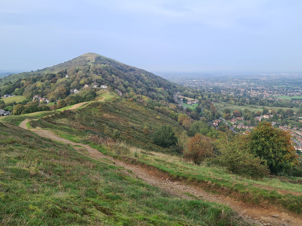 colinoutnabout's tweet photo. I left Ledbury this morning and not far to Malvern now. Hoping I'll enough left in the tank to include the Beacon. Still warm #crazyclimate #MalvernHills https://t.co/BraOVNw0Um