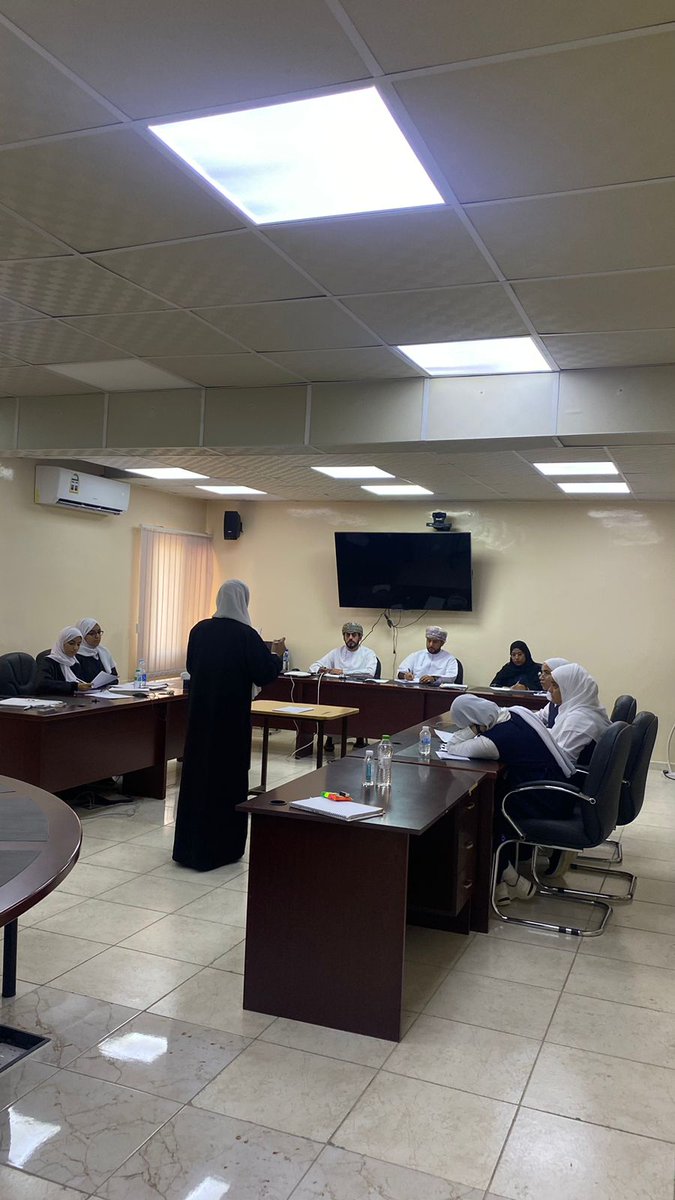 تأهلت صباح هذا اليوم مدرستا الهداية وأم معبد الخزاعية للأدوار النهائية في مسابقة المناظرات الطلابية لفئة الإناث ،وذلك بعد تحقيق الفوز في جميع الجولات التي دارت منافساتها بين مدارس ولايات السويق والخابورة وصحم.
#فعاليات_تعليمية_شمال_الباطنة 
#تعلم_مستدام